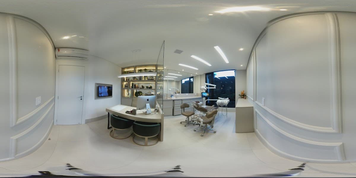 Sorriso confiante após tratamento dentário