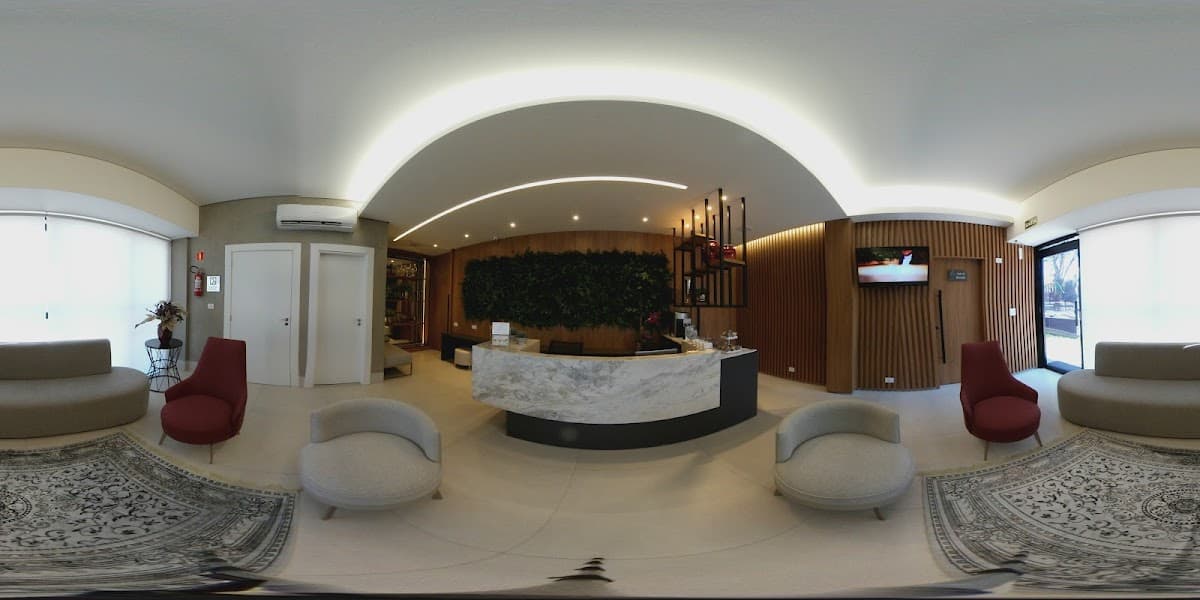 Recepção moderna e bem iluminada